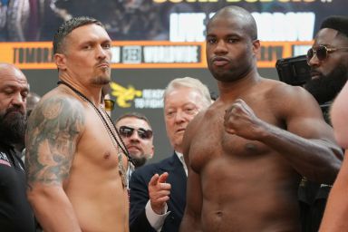Ukraine's Oleksandr Usyk, left, and Britain's Daniel Dubois