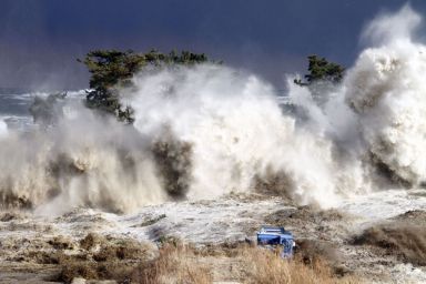 hows tsunami waves hitting the coast of Minamisoma in Fukushima prefecture